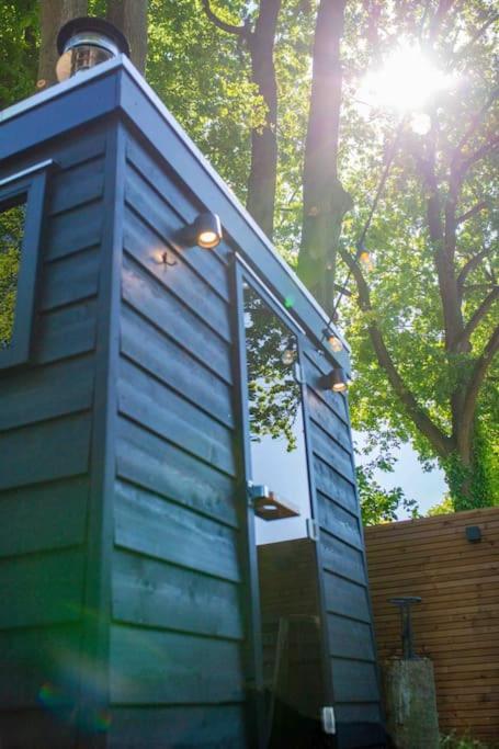 86, Bed & Outdoor Wellness - Sauna, Hottub, Icebath & Outdoor Shower Included! Oisterwijk Bagian luar foto