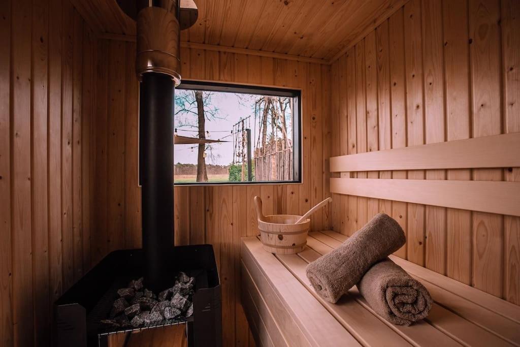 86, Bed & Outdoor Wellness - Sauna, Hottub, Icebath & Outdoor Shower Included! Oisterwijk Bagian luar foto