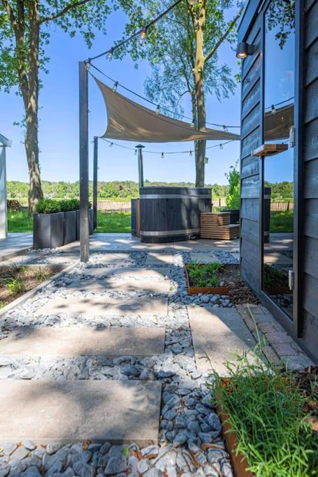 86, Bed & Outdoor Wellness - Sauna, Hottub, Icebath & Outdoor Shower Included! Oisterwijk Bagian luar foto