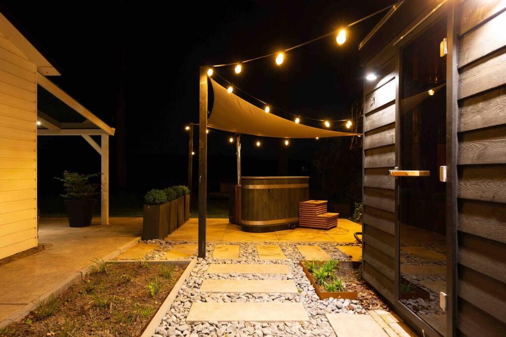 86, Bed & Outdoor Wellness - Sauna, Hottub, Icebath & Outdoor Shower Included! Oisterwijk Bagian luar foto