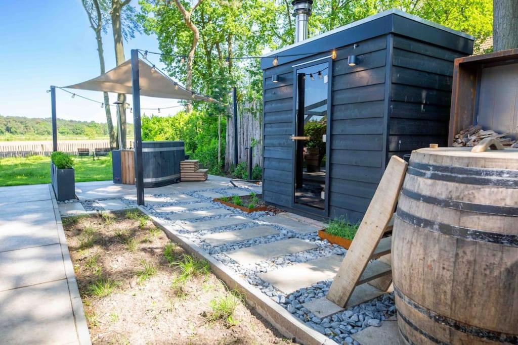 86, Bed & Outdoor Wellness - Sauna, Hottub, Icebath & Outdoor Shower Included! Oisterwijk Bagian luar foto